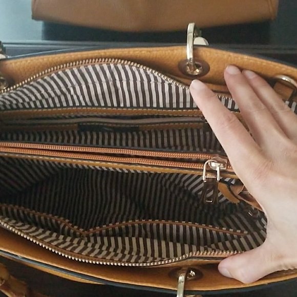 French Kiss , hand bag , mid size, Leather, Brown, new no tag - Picture 2 of 5